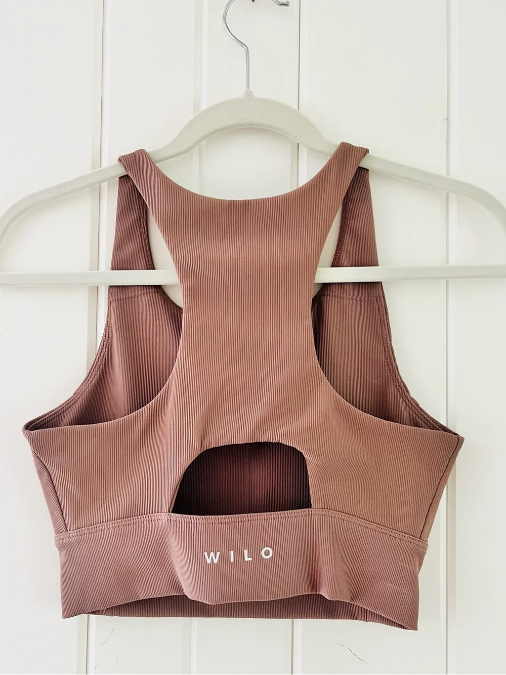 WILO Active Ribbed Sports Bra / Longline Crop Top in a mauve/latte, Sz M